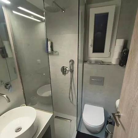 Apartment Perfect Strangers D1 *