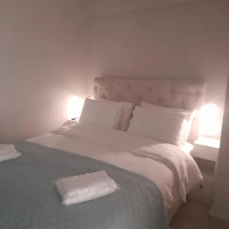 Perfect Strangers D1 Apartment Larissa