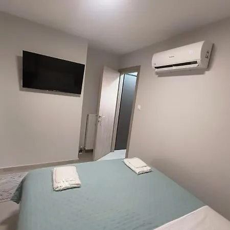 Apartment Perfect Strangers D1
