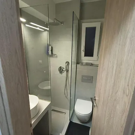 Perfect Strangers D1 * Larissa