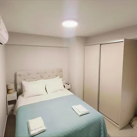 Apartment Perfect Strangers D1 *