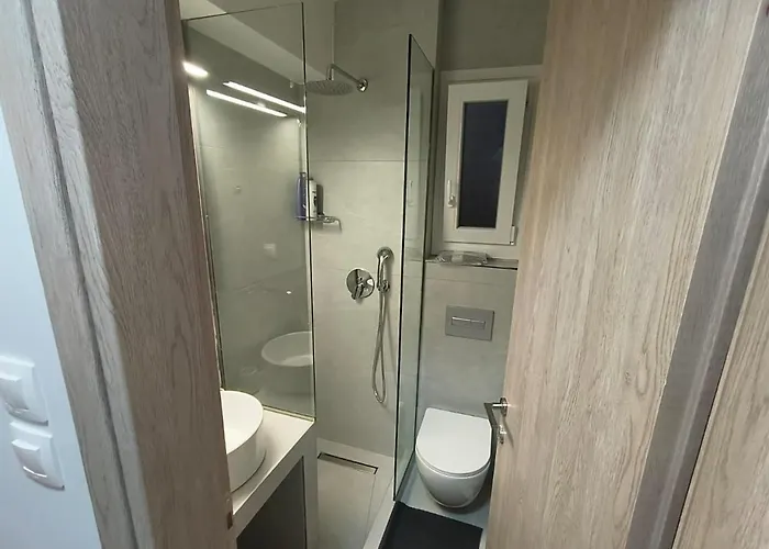 Perfect Strangers D1 * Larissa