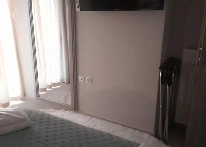 Perfect Strangers D1